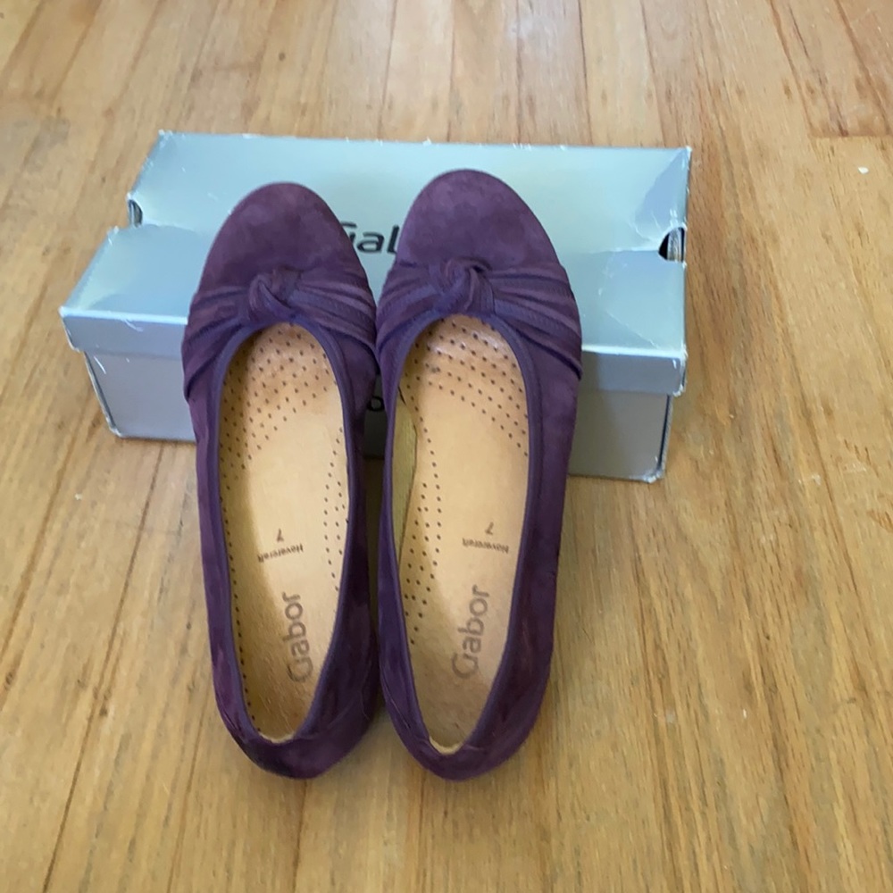 Gabor purple suede knot flat